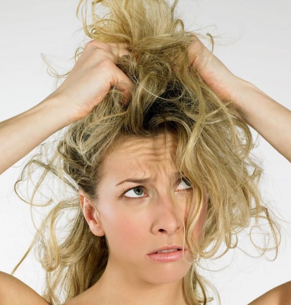 i rimedi naturali contro i capelli secchi